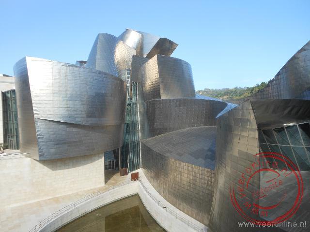 Stedentrip Bilbao - Het Guggenheim museum is bedekt met duizenden titanen platen