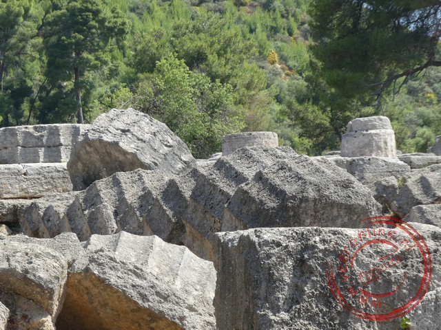 Antiek Griekenland - De pilaren zijn door aardbevingen als dominosteentjes gevallen