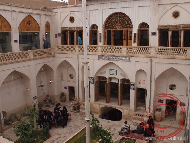 Indrukwekkend en gastvrij Iran - De binnenplaats van een kleiner traditioneel huis in Kashan