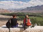 India: Het prachtige uitzicht over de vallei vanaf het Thiksey klooster - India_Ladakh_0184.jpg - Copyright : Ronald van der Veer (http://www.veeronline.nl)