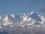 Tibet: Uitzicht over de bergreuzen in het nationaal Qomolangma Nature Preserve op weg naar de Mount Everest - P3Tibet_0697.jpg - Copyright : Ronald van der Veer (http://www.veeronline.nl)